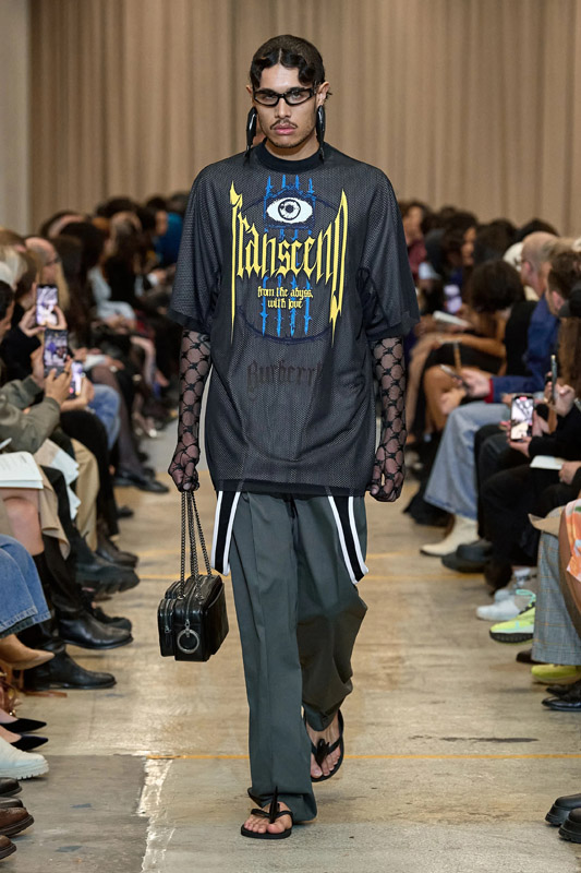 Burberry İlkbahar Yaz 2023 Koleksiyonu