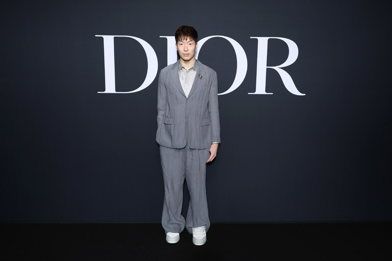 DIOR Kış 2023-24 defilesinde yıldız geçidi