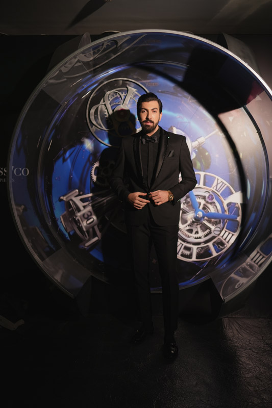 Lüks Saat Mağazasına Ünlü Akını