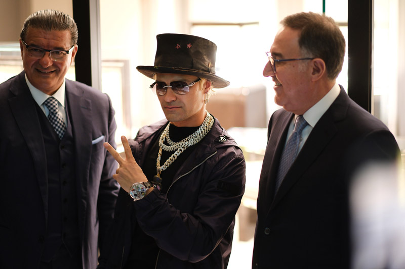 Lüks Saat Mağazasına Ünlü Akını