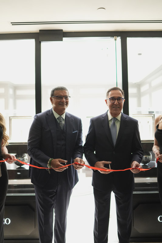 Lüks Saat Mağazasına Ünlü Akını