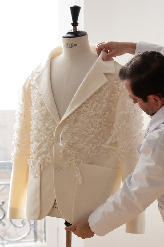 Dünyada yalnızca 6 adet satışa sunulacak: Lily of the Valley ceket