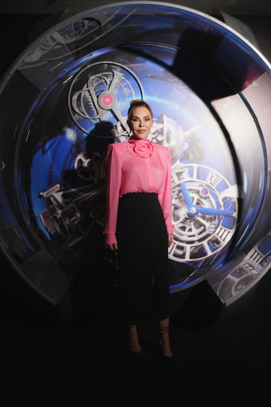 Lüks Saat Mağazasına Ünlü Akını