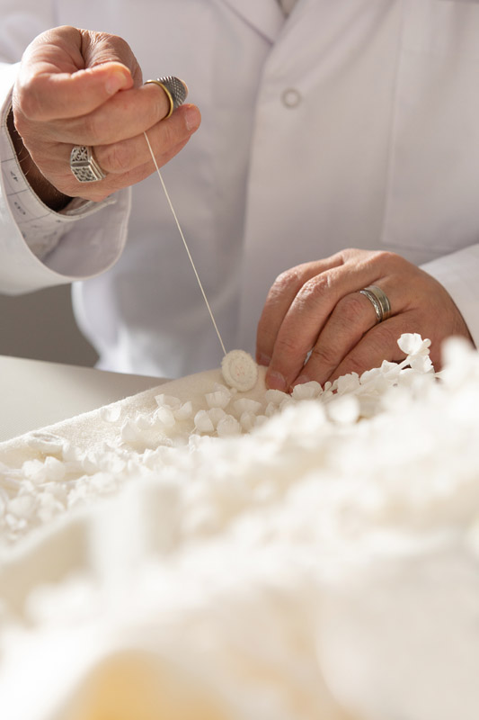 Dünyada yalnızca 6 adet satışa sunulacak: Lily of the Valley ceket