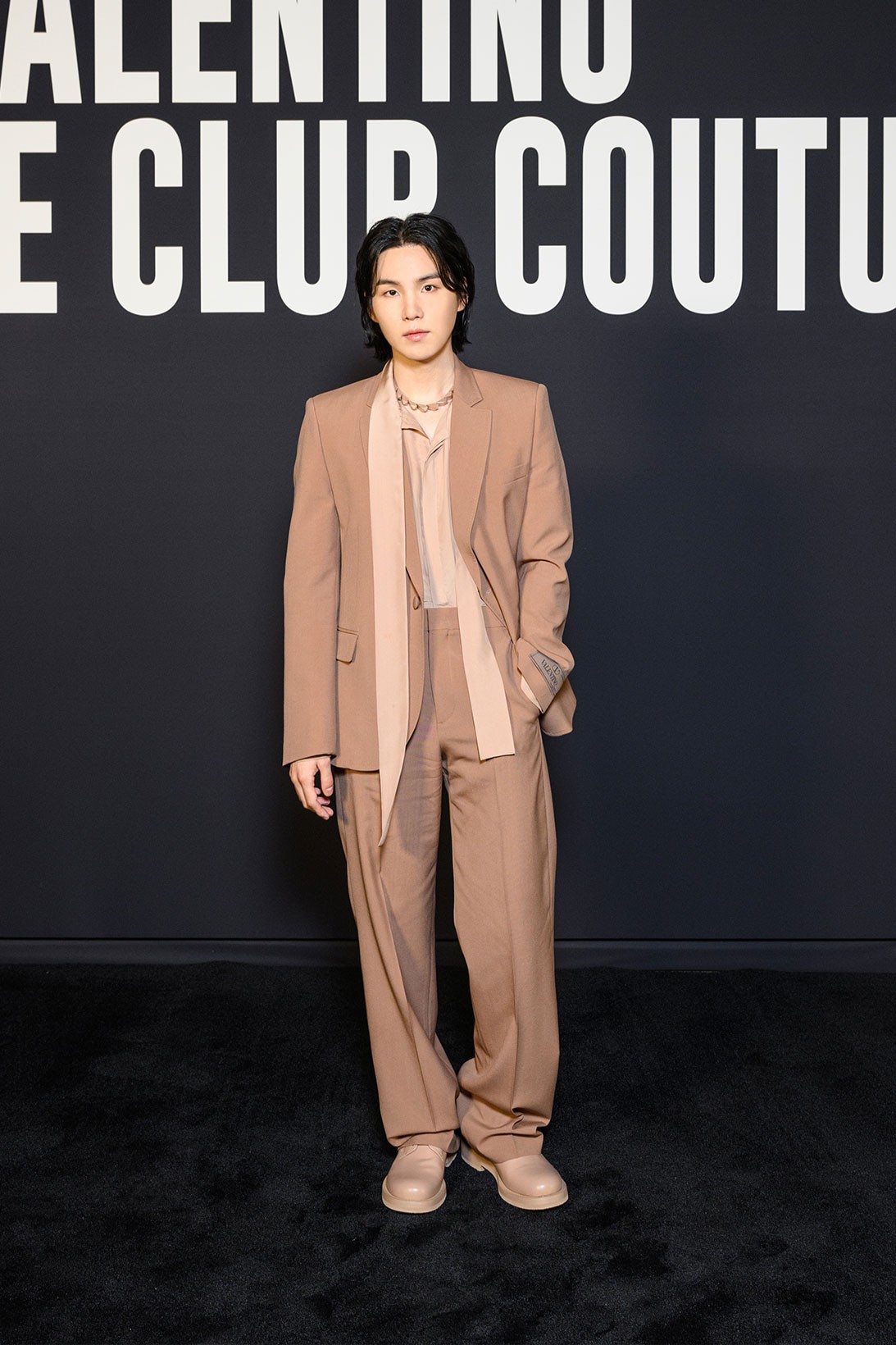 K-Pop Yıldızları Moda Haftasını Devralıyor