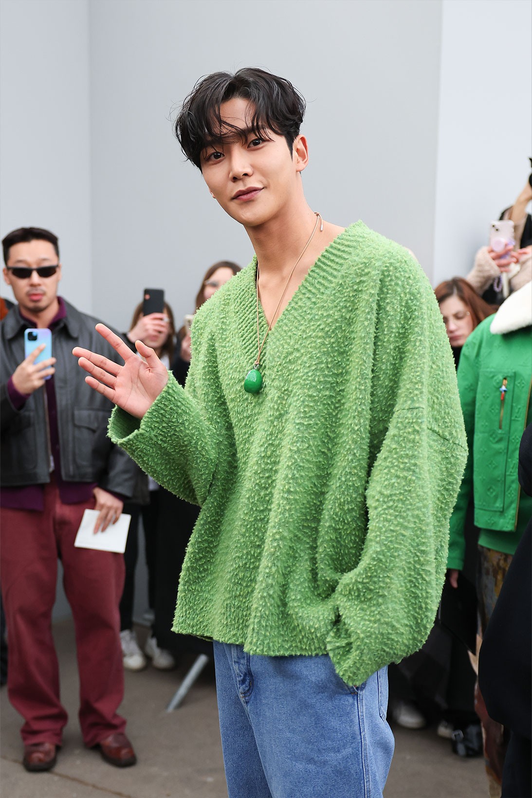 K-Pop Yıldızları Moda Haftasını Devralıyor