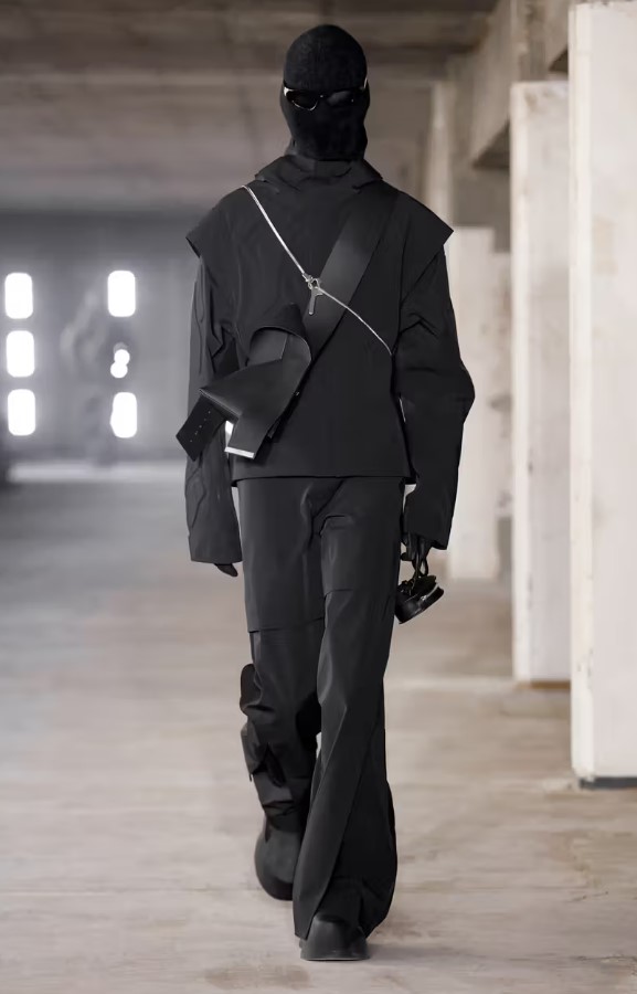 HELIOT EMIL Paris'i Ateşe Verdi