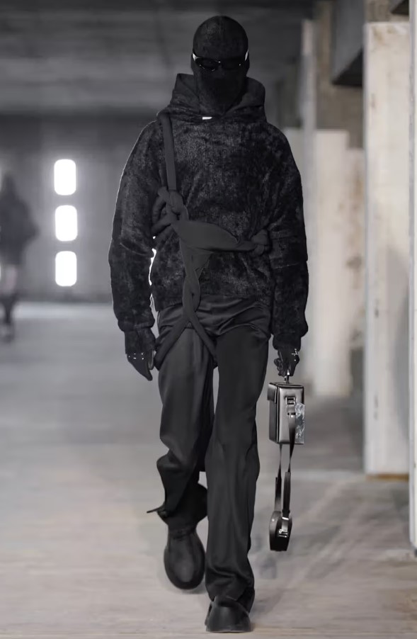 HELIOT EMIL Paris'i Ateşe Verdi