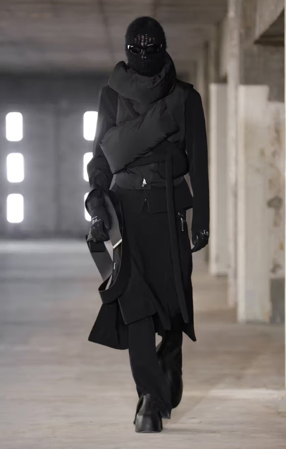 HELIOT EMIL Paris'i Ateşe Verdi