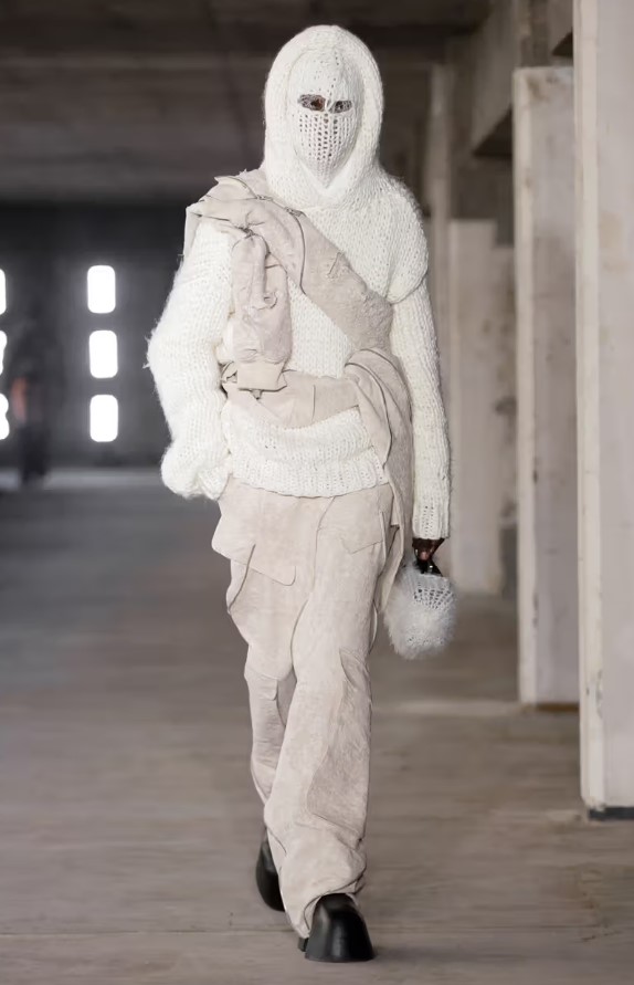 HELIOT EMIL Paris'i Ateşe Verdi