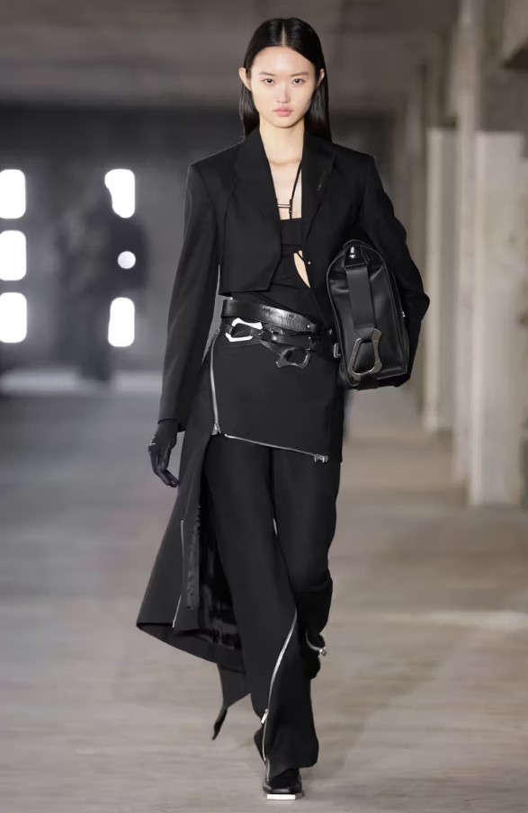 HELIOT EMIL Paris'i Ateşe Verdi