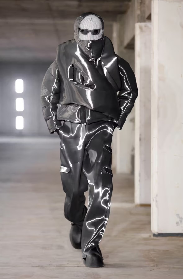 HELIOT EMIL Paris'i Ateşe Verdi