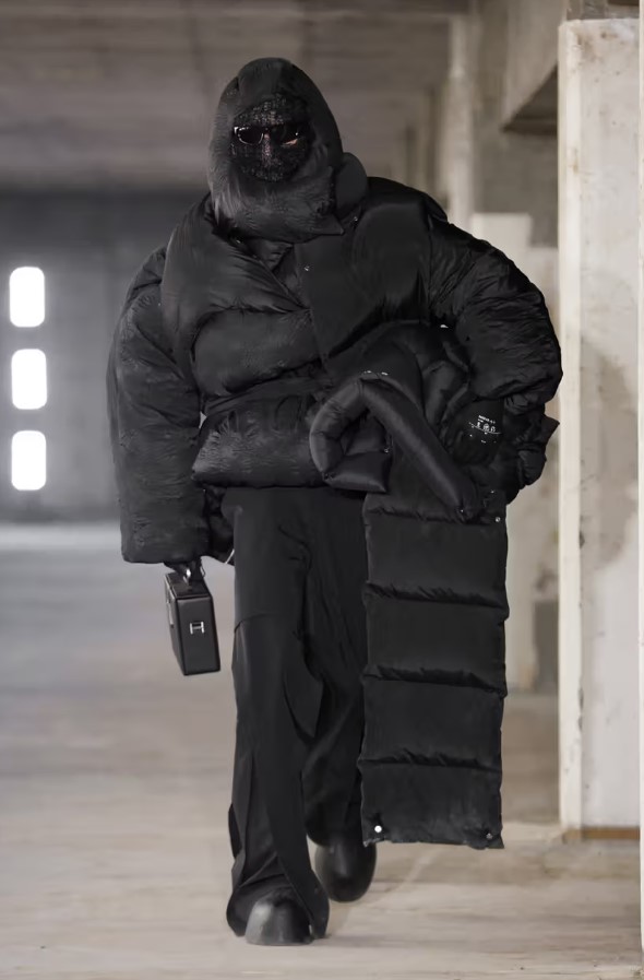 HELIOT EMIL Paris'i Ateşe Verdi