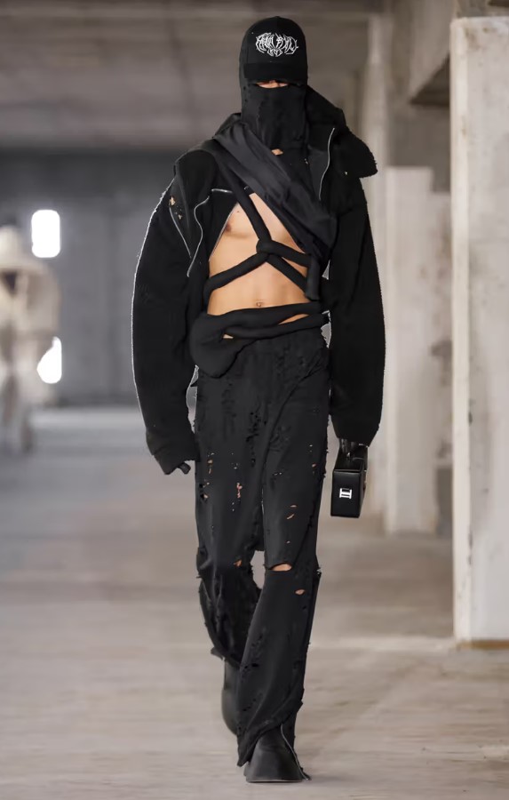 HELIOT EMIL Paris'i Ateşe Verdi