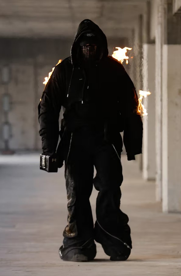 HELIOT EMIL Paris'i Ateşe Verdi