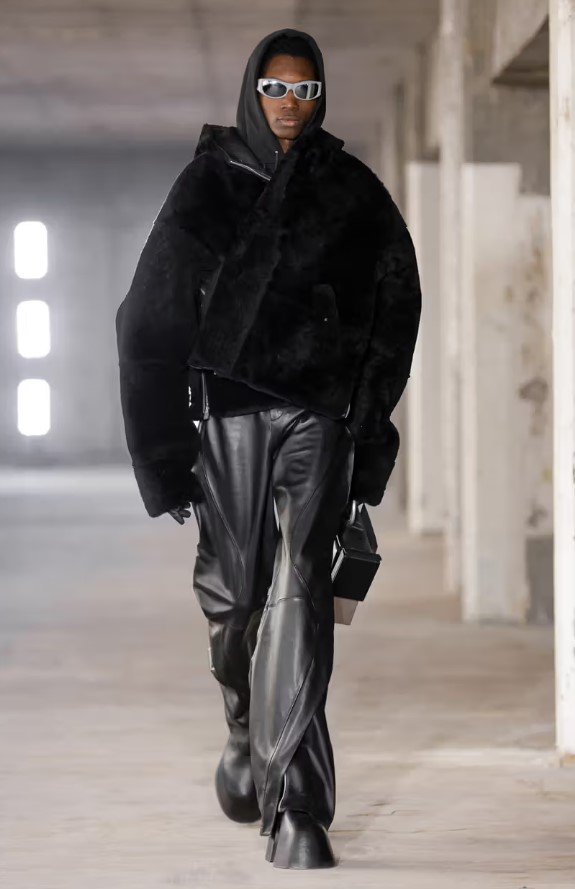 HELIOT EMIL Paris'i Ateşe Verdi