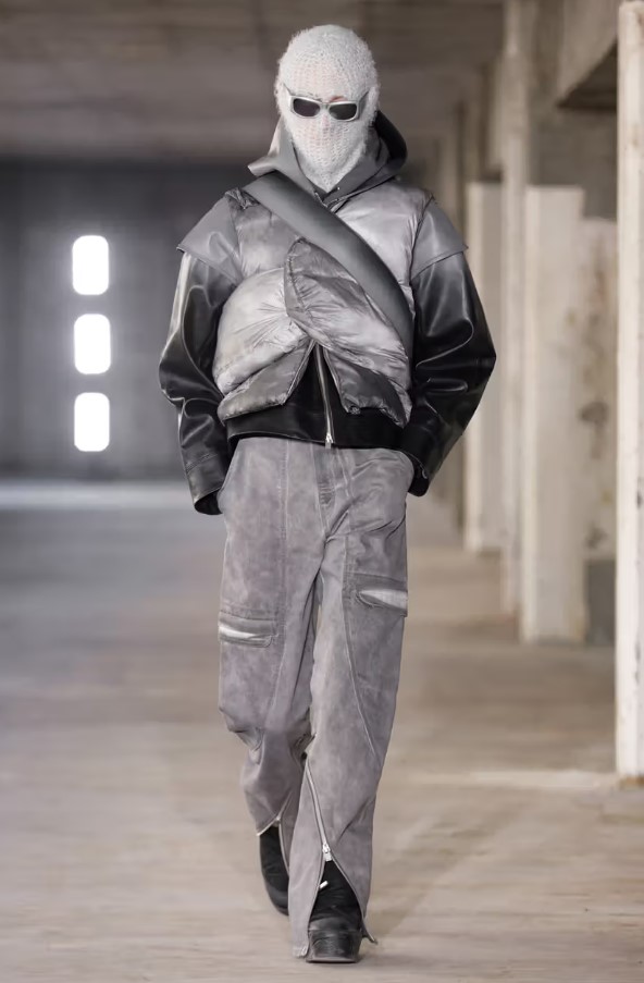 HELIOT EMIL Paris'i Ateşe Verdi