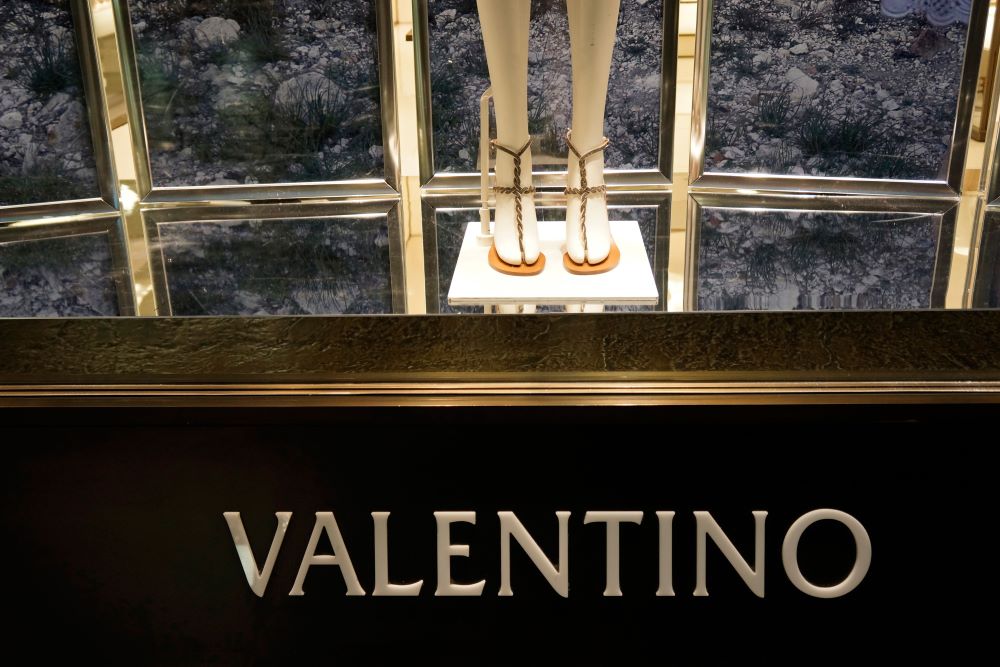 Lüks grup Kering, Valentino’yu nakit olarak satın aldı