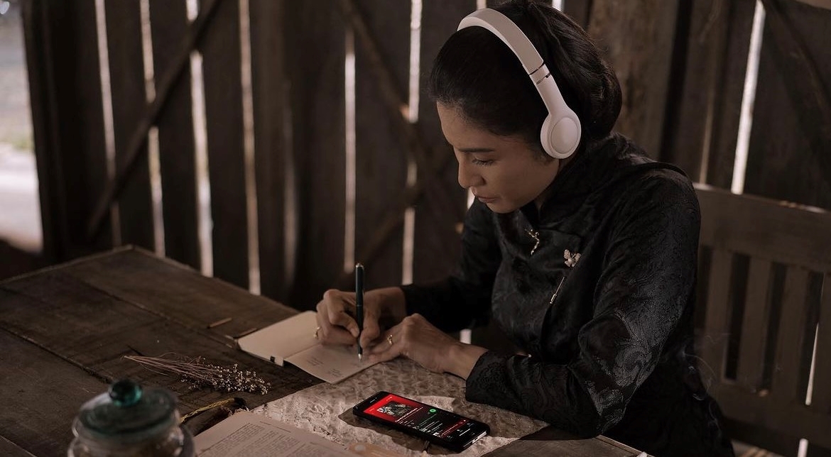 Cigarette Girl (dizi)