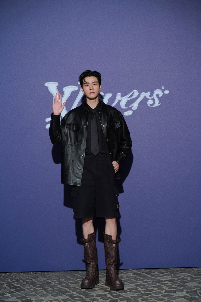 Pharrell Williams’lı Louis Vuitton’dan Hong Kong Çıkartması