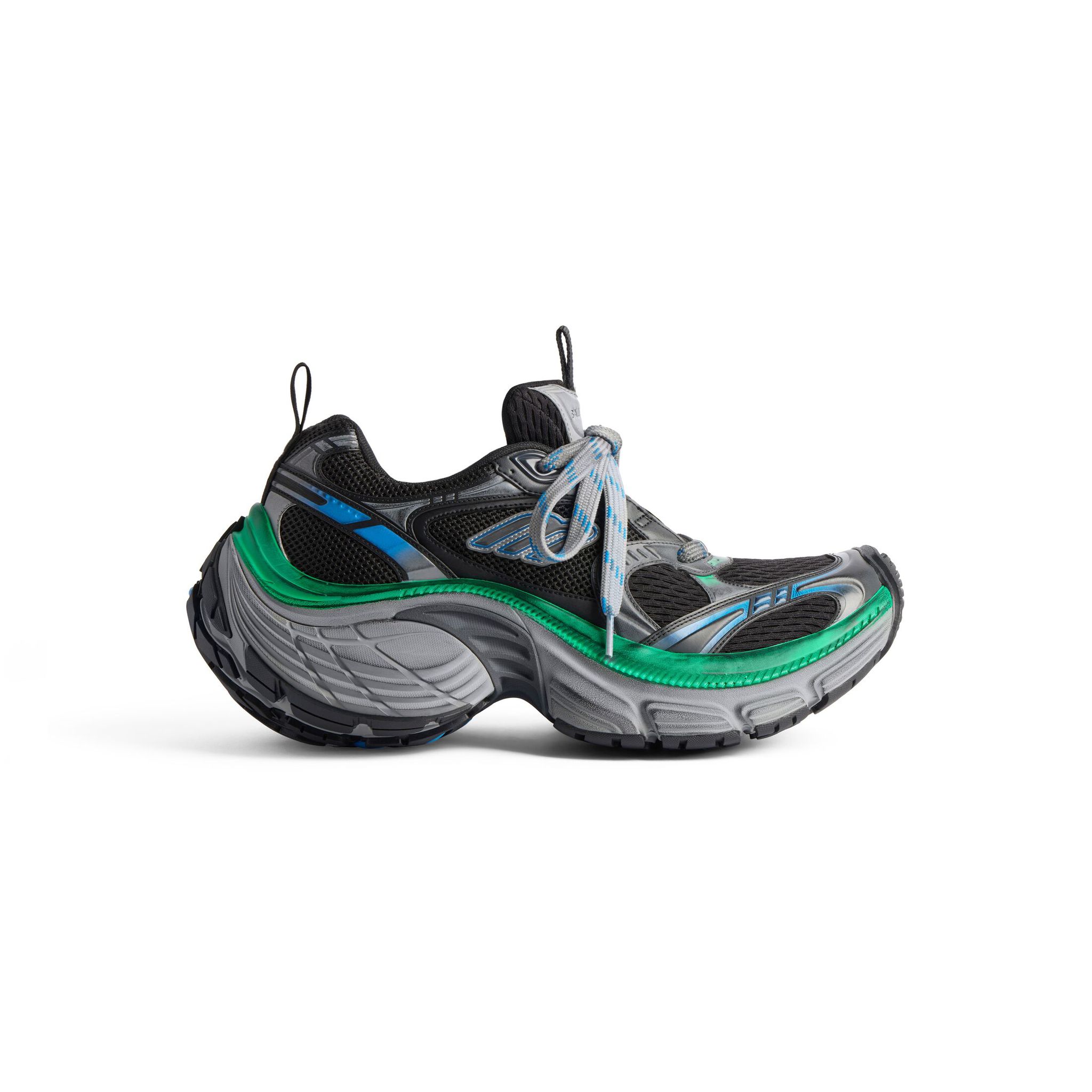 Balenciaga’nın Sıradışı Merceğinden: Bir Ünlünün Los Angeles Günlüğü