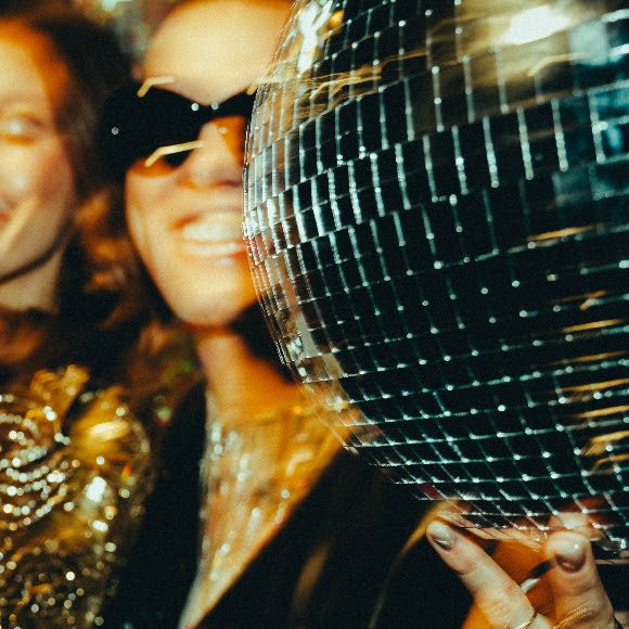 Waking Up – Felix Jaehn ve LEONY