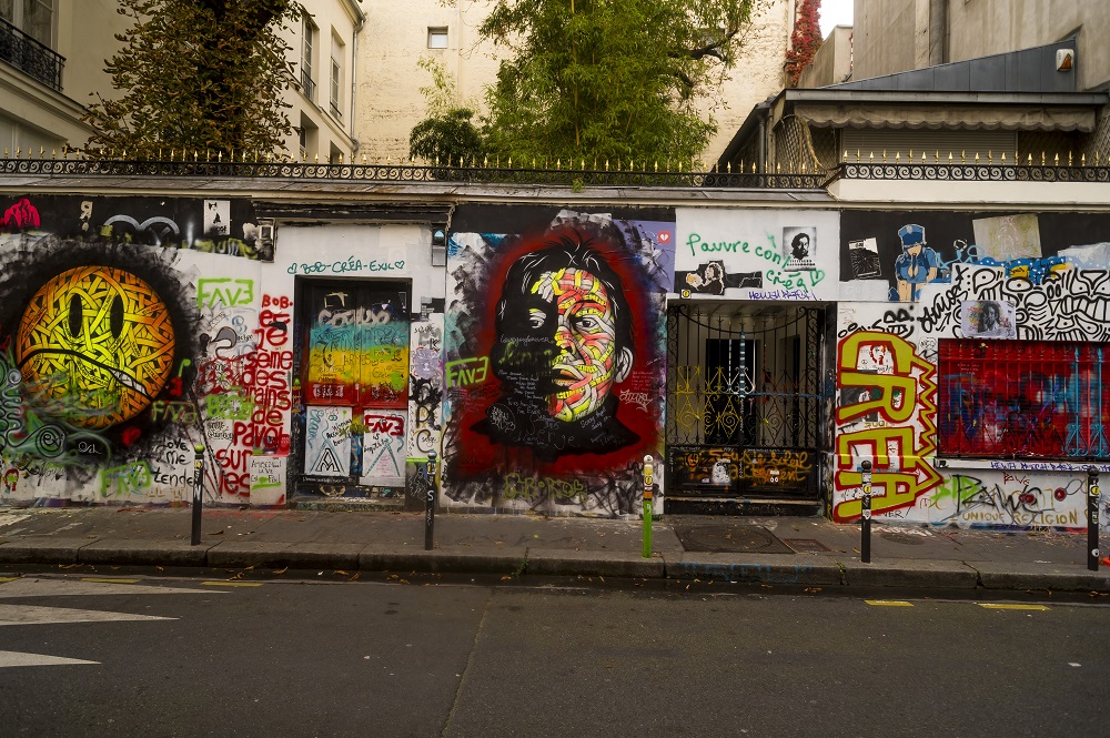 5.Serge Gainsbourg’un Evi Önünde Fotoğraf