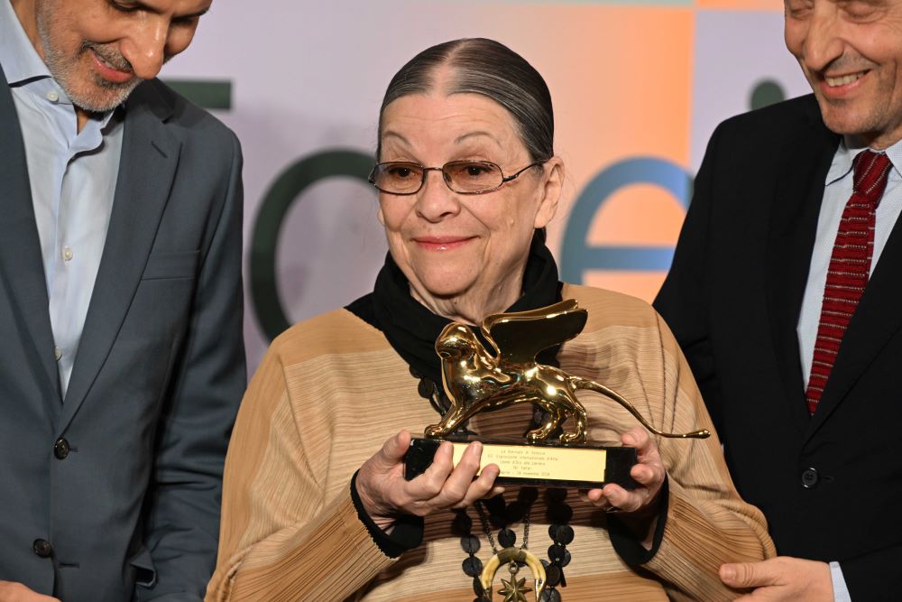 Nil Yalter’e Altın Aslan Ödülü