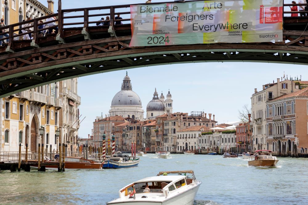 Yabancılar Her Yerde!