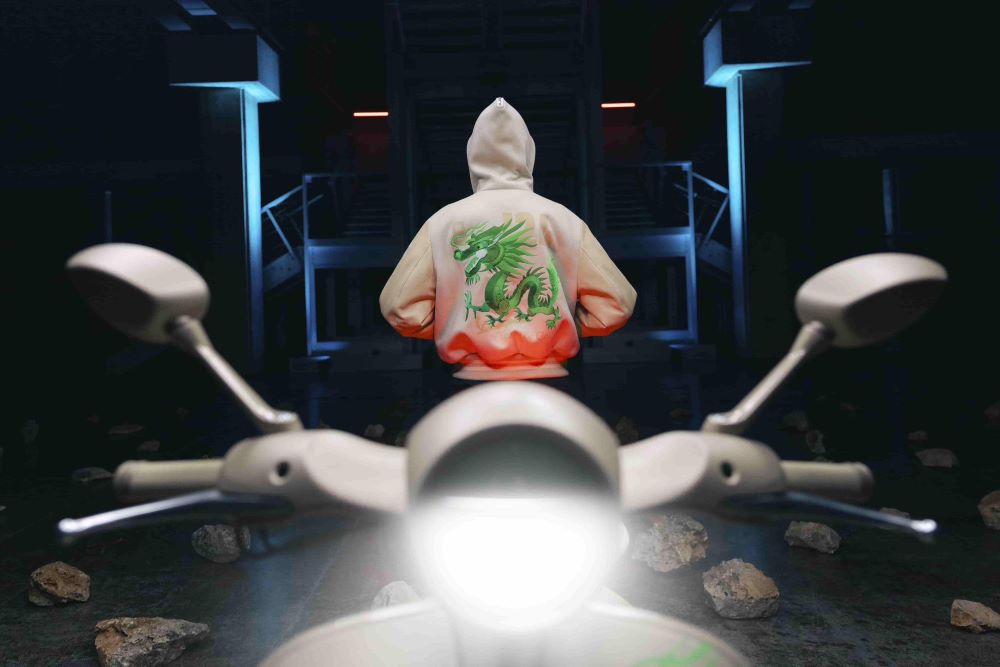 Zümrüt Yeşili Ejderha Motifleri Giyilebilir Tasarımlarla Buluşuyor