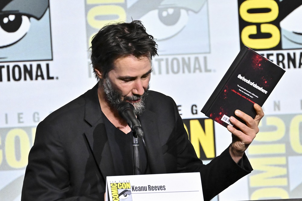 Keanu Reeves İlk Romanı “The Book of Elsewhere”i Yayımladı