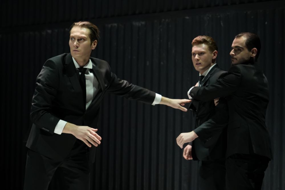 USTA YÖNETMEN DECLAN DONELLAN’DAN: HAMLET