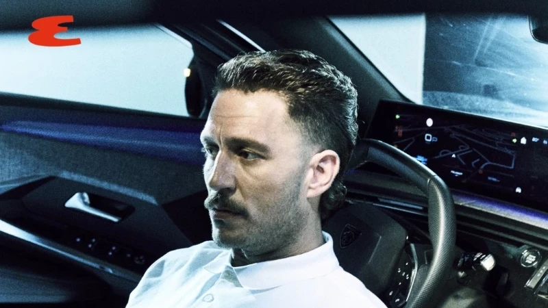 Esquire 206: Uraz Kaygılaroğlu