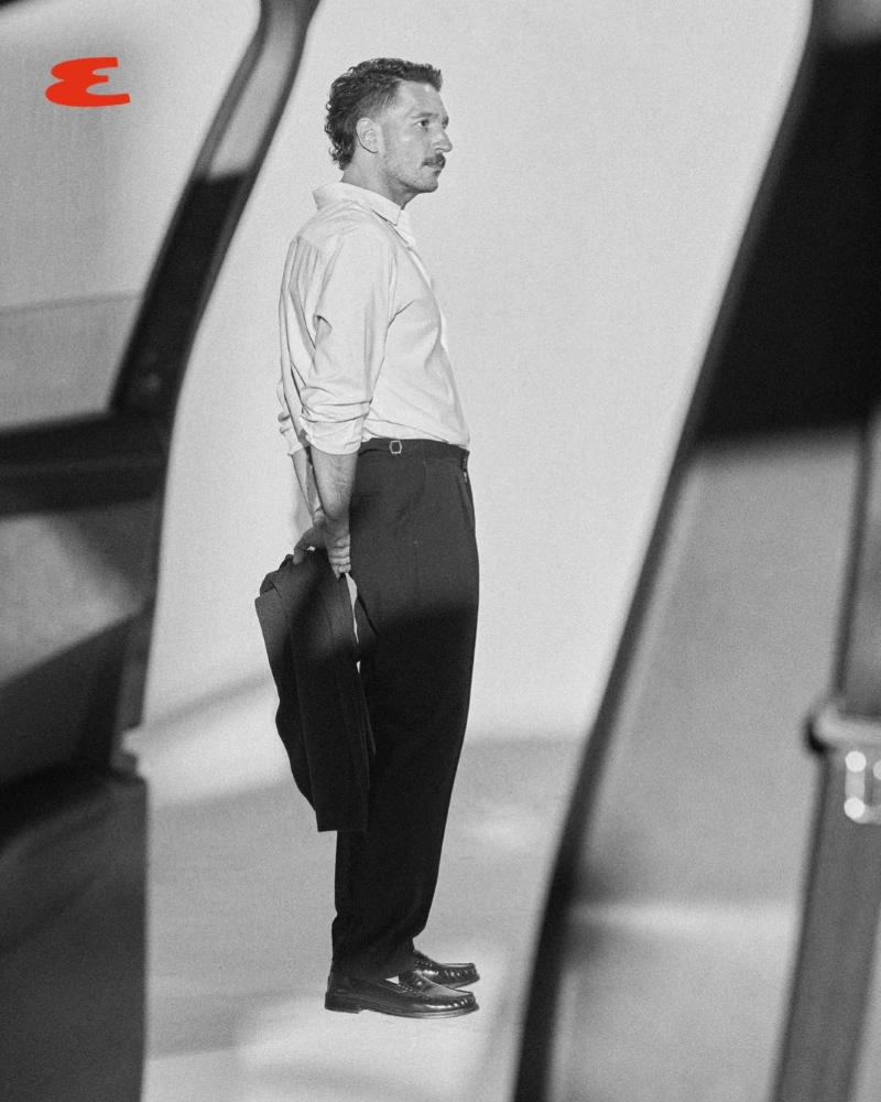 Röportajın tamamı ve çekimden kareler, Esquire Türkiye 206. sayısında.