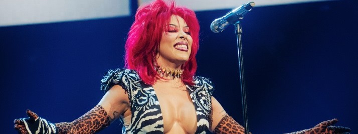 Doja Cat, Sidney Konserinde Amor Garibovic İmzalı Özel Turne Koleksiyonunu Sergiledi