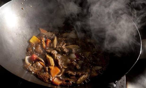 Bir Kadına Nasıl Yemek Pişirirsiniz?