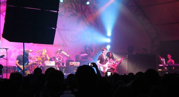 Gitarıyla sevişen adam Steve Vai