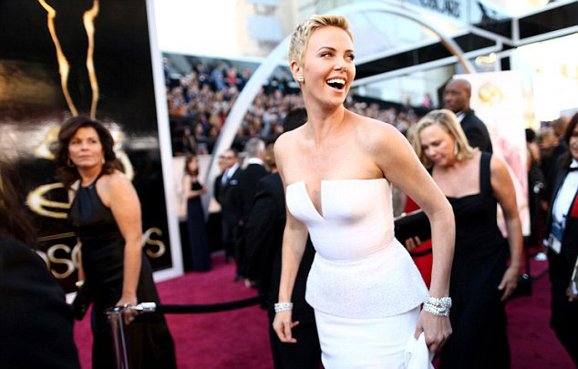Charlize Theron Oscar Ödül Töreninde
