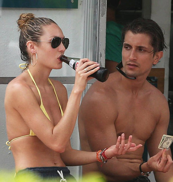 Candice Swanepoel sezonu açtı!