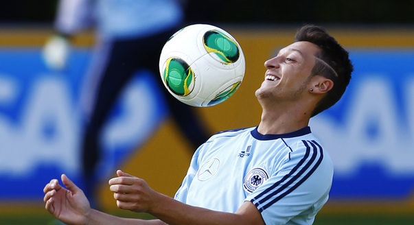 Mesut, Arsenal için çok heyecanlı