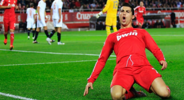 Cristiano Ronaldo imzayı attı