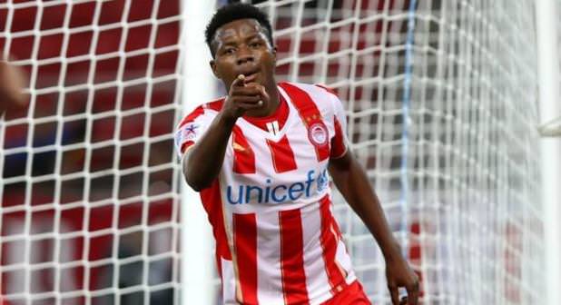 Maç sırasında yere yığıldı!