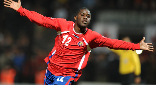 Galatasaray Fener'in istediği yıldıza göz dikti!