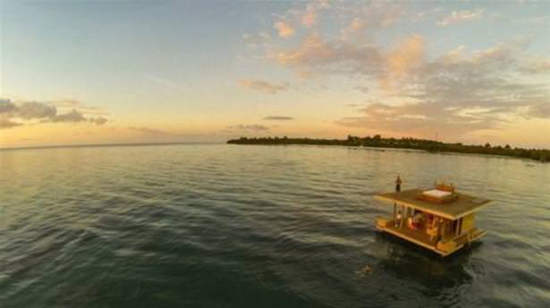 Denizin ortasında göz kamaştıran yapı