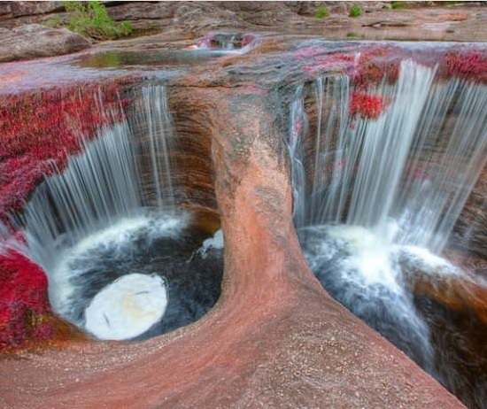 5 renk akan nehir görenleri şaşırttı