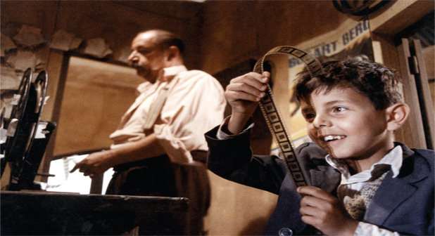 Uğruna tokat yenen bir çocukluk aşkıdır sinema!