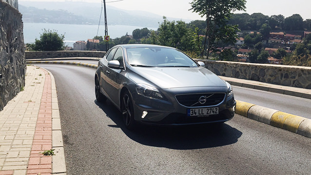 Performans Canavarı: Volvo V40 T5