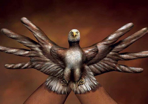 Elleriyle mucize yarattı