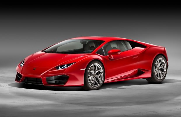 Arkadan itişli Lamborghini Huracan