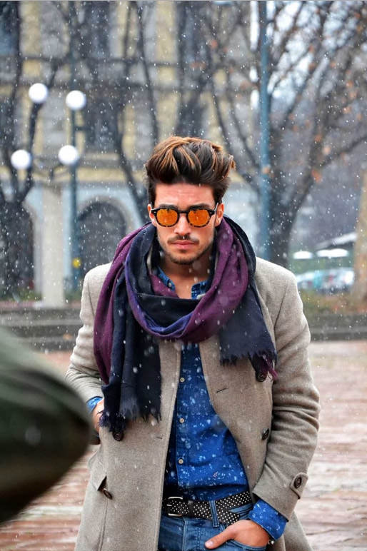 Kışın erkekleri daha çekici hale getiren şal modası